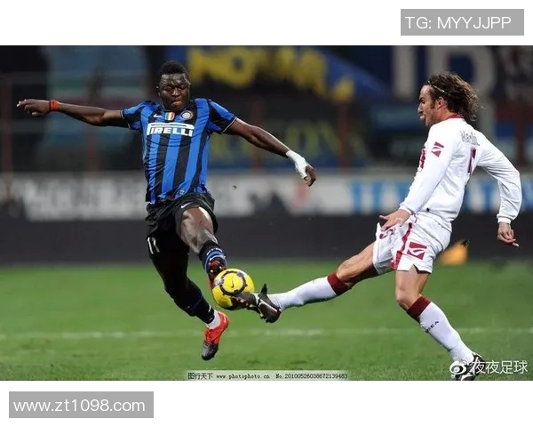 足球明星赛场上的搞笑瞬间集锦让你捧腹大笑的尴尬场面回顾